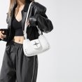thumbnail image 1 of Bolso de mano con remaches de PU para mujer, bolso cruzado sólido con asa superior, bolso de hombro (blanco), 1 of 4