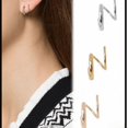 thumbnail image 1 of Pendientes de acero de titanio para hombre, pendientes retro para mujer, pendientes de moda de nicho personalizados, 1 of 5