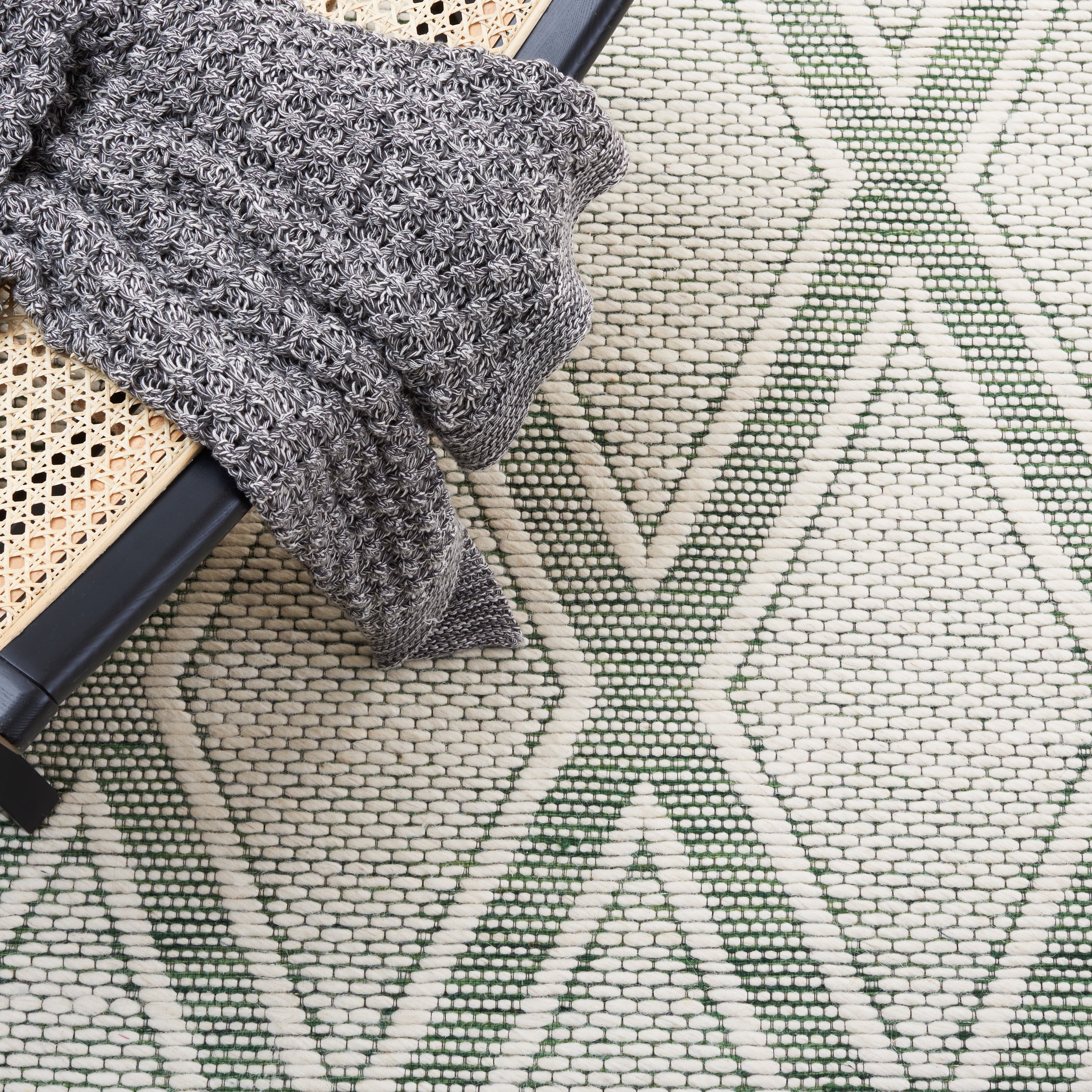 SAFAVIEH Marbella Asa Diamond Area Rug, Green/Ivory, 4' x 6'