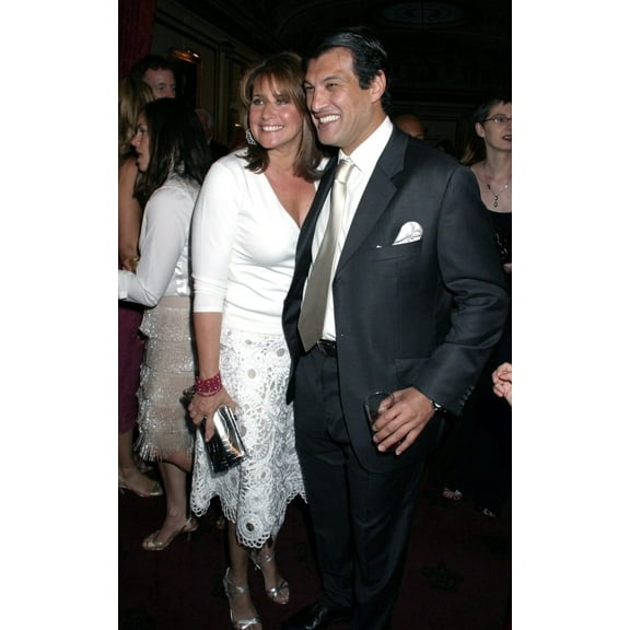 Lorraine Bracco, Frederic Fekkai Inside For Little Flower Children & Family Services Benefit, The Metropolitan Club, New York, Ny, June 08, 2005. Photo By Rob RichEverett Collection Celebrity (8 x 10)