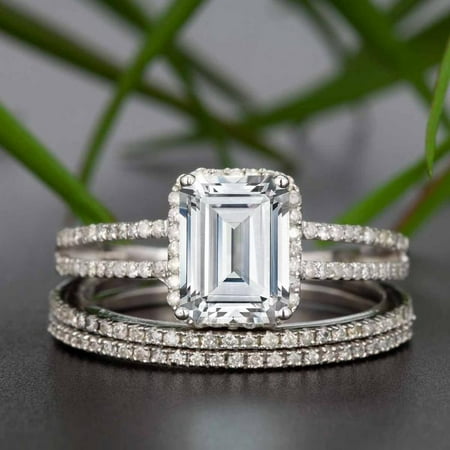 Jeenmata 2 Emerald Cut Moissanite And Diamond Trio Bridal Ring Set