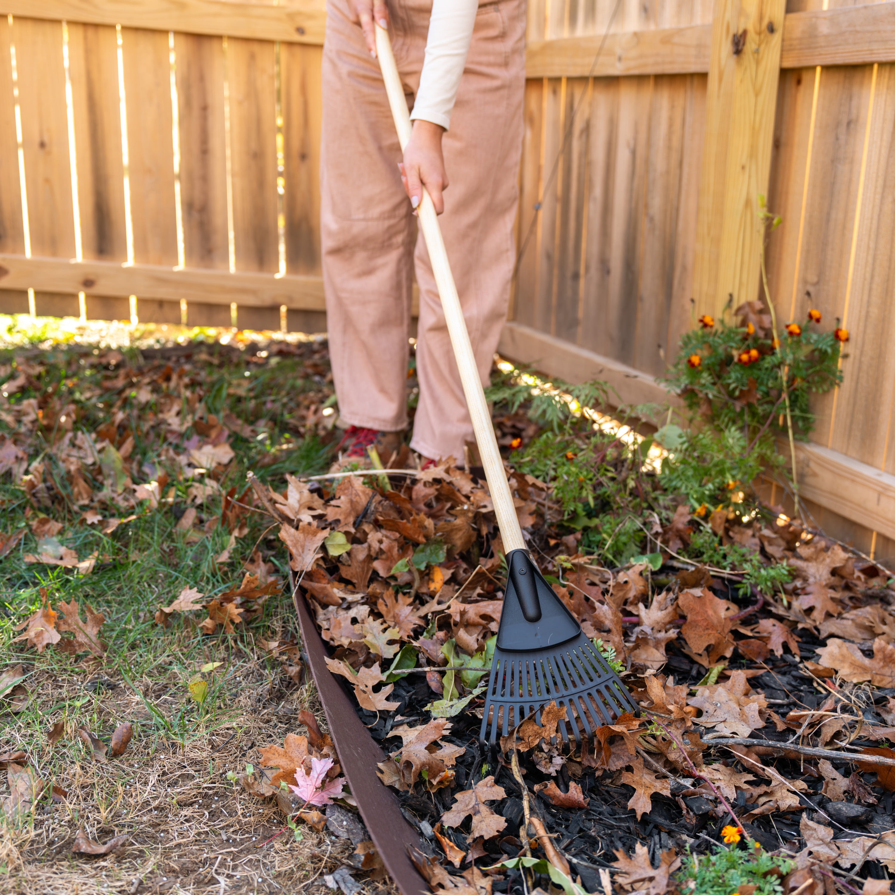 Expert Gardener 8-inch Wood and Poly Shrub Leaf Rake