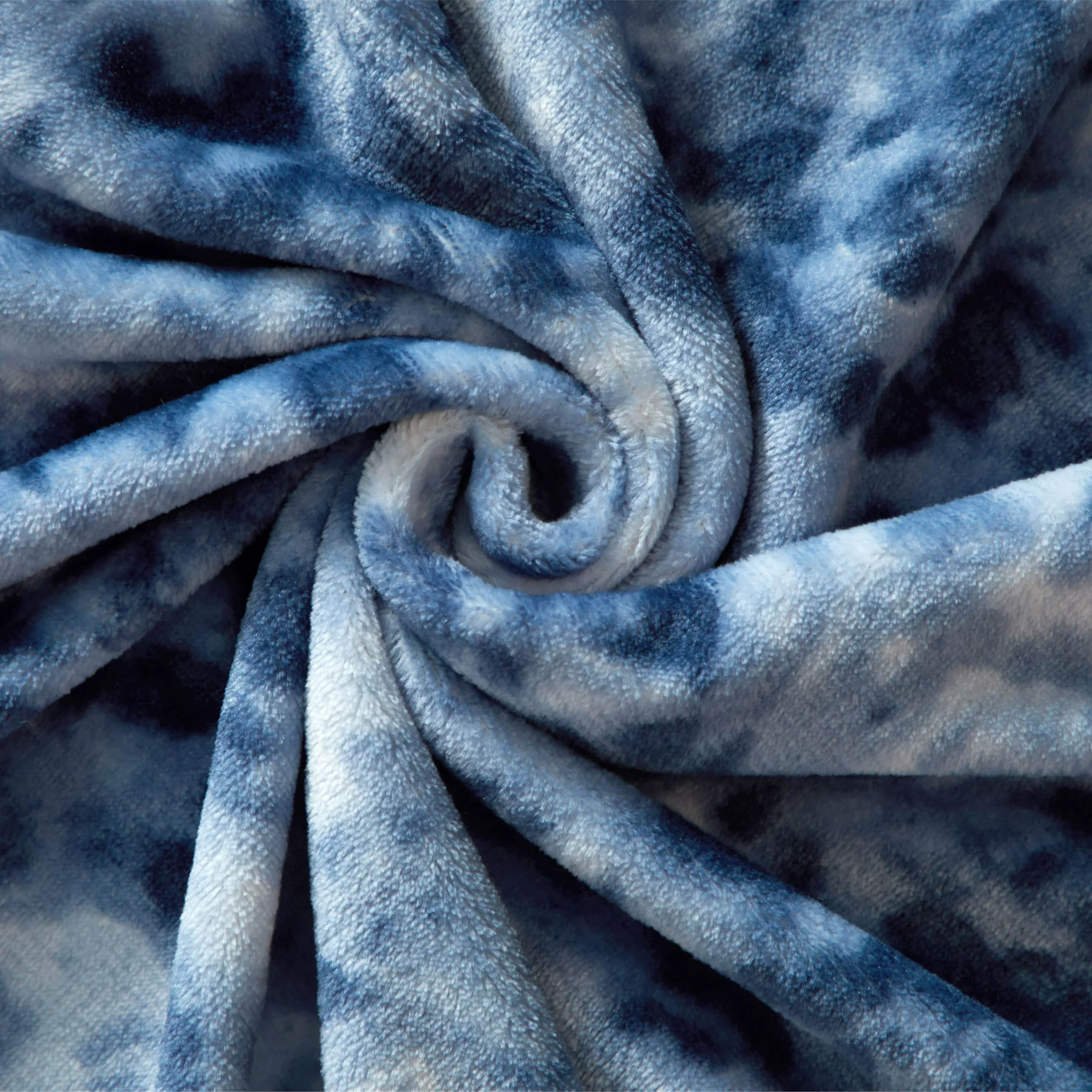 Mainstays Fleece Plush Throw Blanket, Blue Tie-Dye, Standard Throw