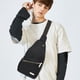 thumbnail image 4 of Bolso de hombro con bordado de diamantes | Mochila impermeable de poliéster con orificio para datos | Bolso bandolera de gran capacidad | Correa ajustable de 35 a 90 cm, 4 of 5