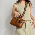 thumbnail image 3 of Bolso pequeño Boston retro de lujo ligero de alta gama para mujer, bolso de viaje con textura moderna, bolso bandolera versátil para el hombro, 3 of 5