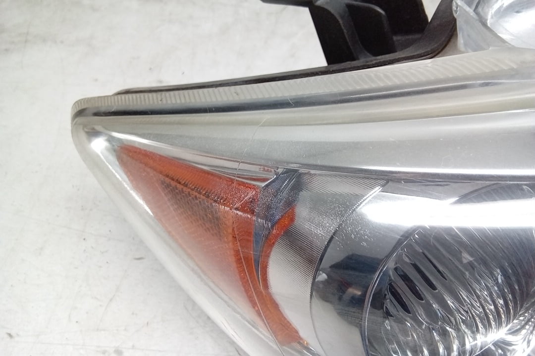 Pre-Owned 10 2010 Toyota Corolla Passenger RH Head Light Lamp OEM - Verify Specific Vehicle Fitment In Description - (Good)