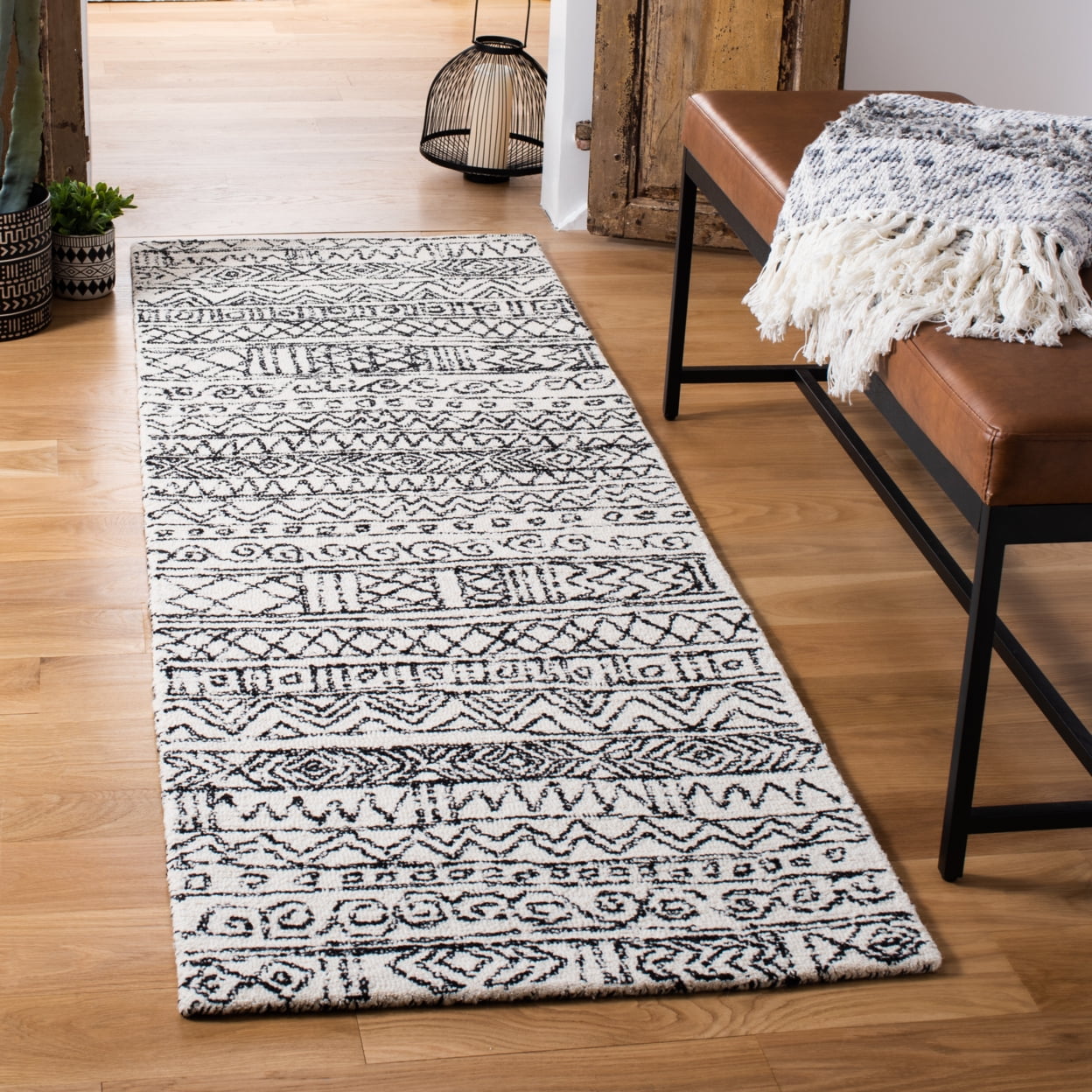 SAFAVIEH Micro-Loop Peronel Abstract Striped Wool Area Rug, Ivory/Black, 4' x 6'