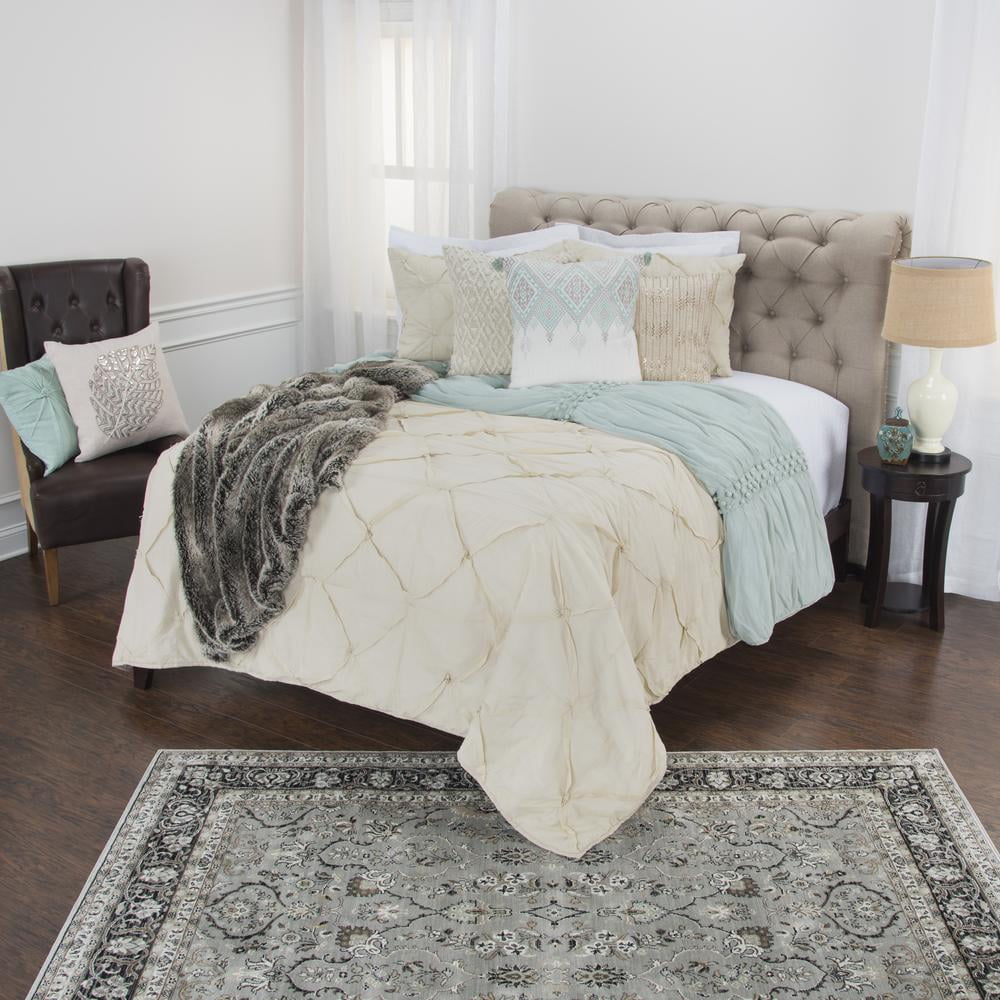 Rizzy Home 70" x 86" Quilt- BT1711