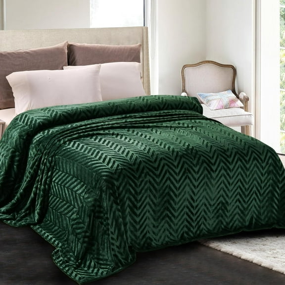 Osmanthus Flannel Fleece Queen Size Bed Blanket, Lightweight Breathable Soft Bedspread Plush Fluffy Coverlet Chevron Design Decorative Blanket for All Season, 90x90 Inch, Emerald Green