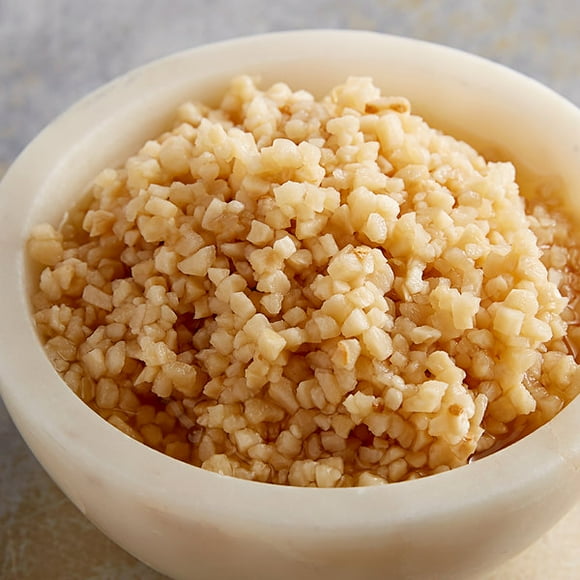 32 oz. Minced Garlic in Water - 6/Case