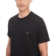 thumbnail image 3 of Camiseta Tommy Hilfiger Core Flag con cuello redondo para hombre, color negro XL, 3 of 4