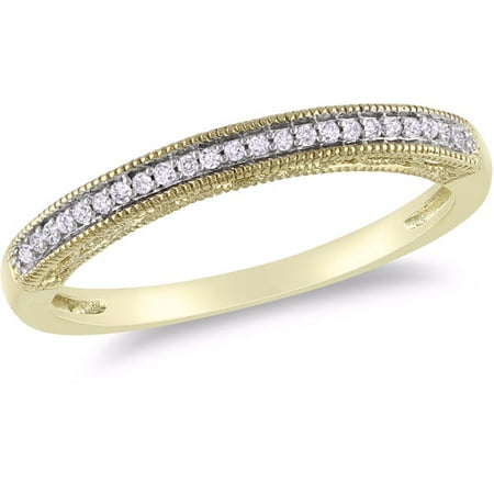 Diamond-Accent Wedding Band in 14kt Yellow Gold