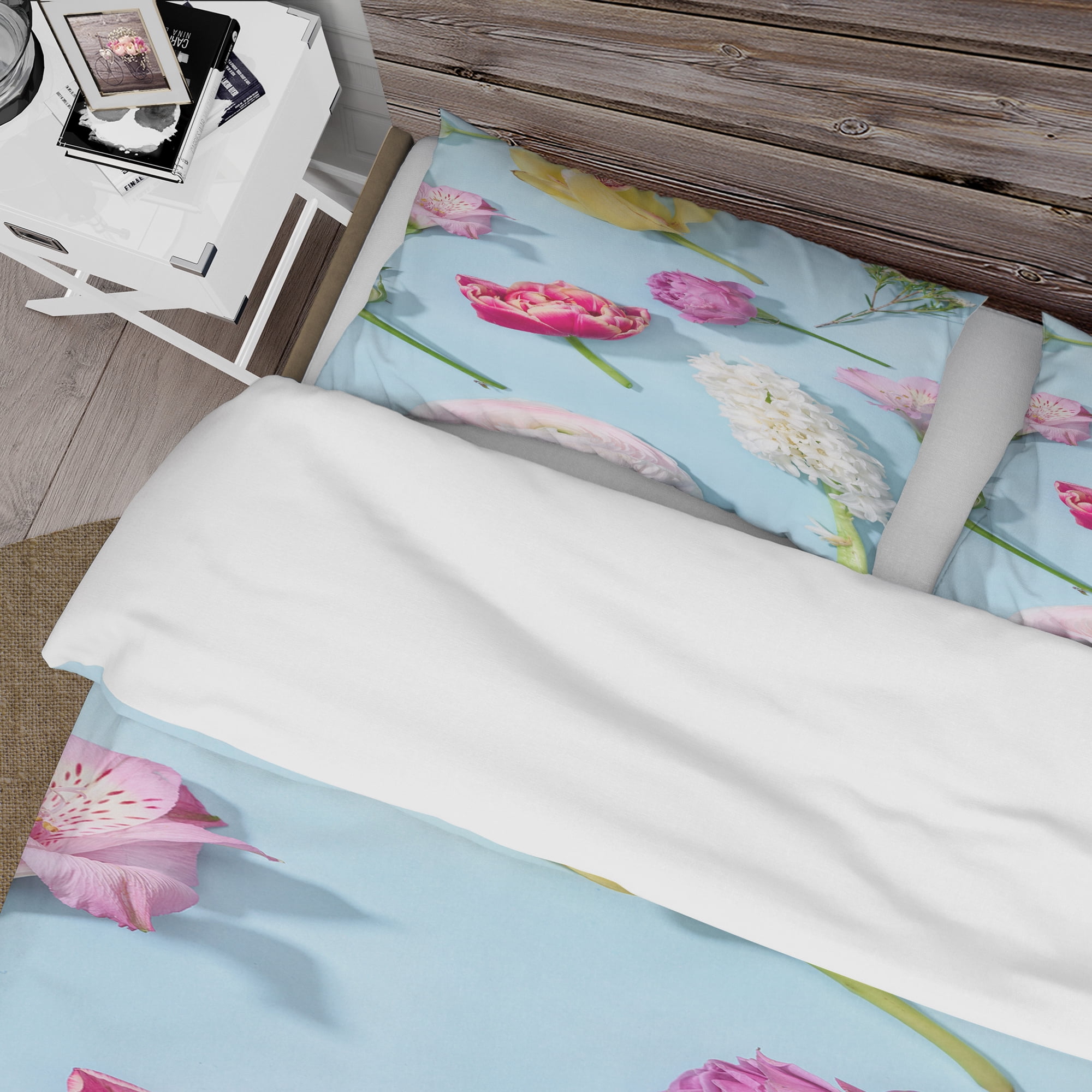 Designart 'Fresh Beautiful Blooming Flowers' Floral Duvet Cover Set