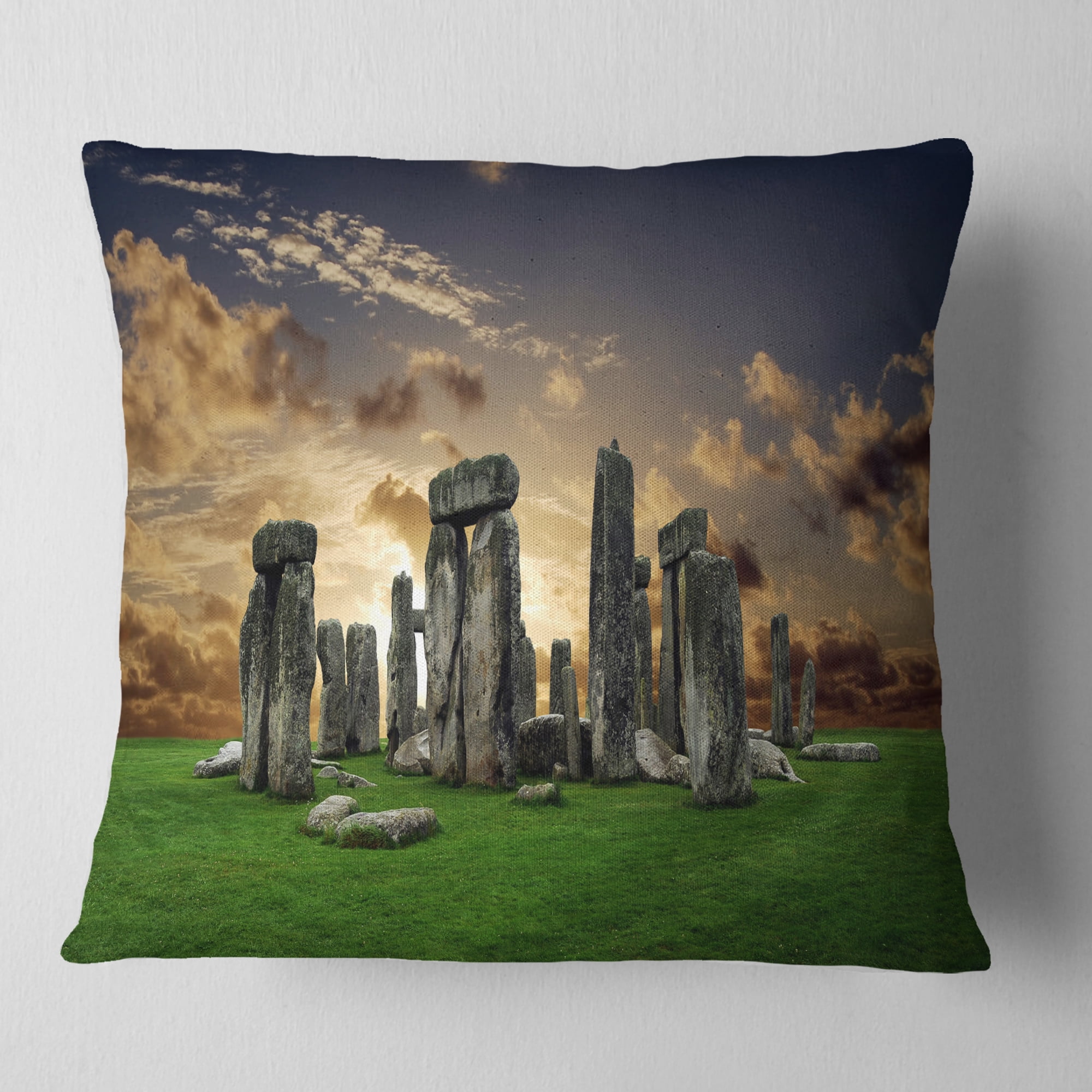 Designart Stonehenge - Landscape Photography Throw Pillow - 18x18