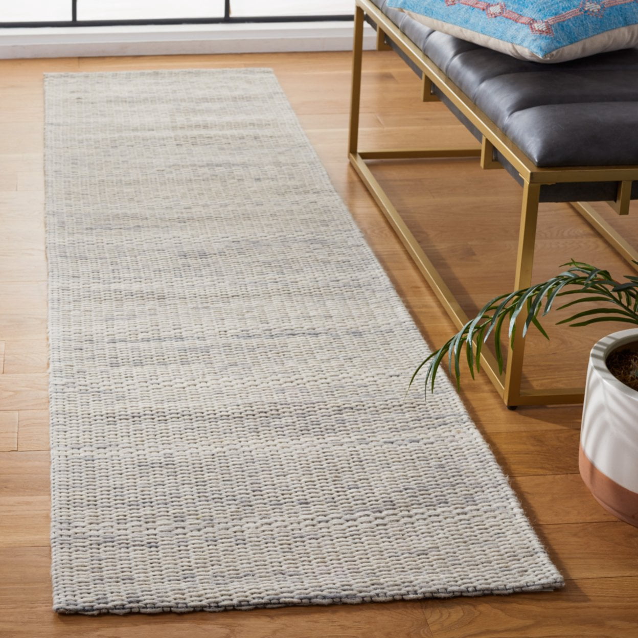 SAFAVIEH Marbella Taegan Distressed Area Rug, Grey/Beige, 4' x 6'