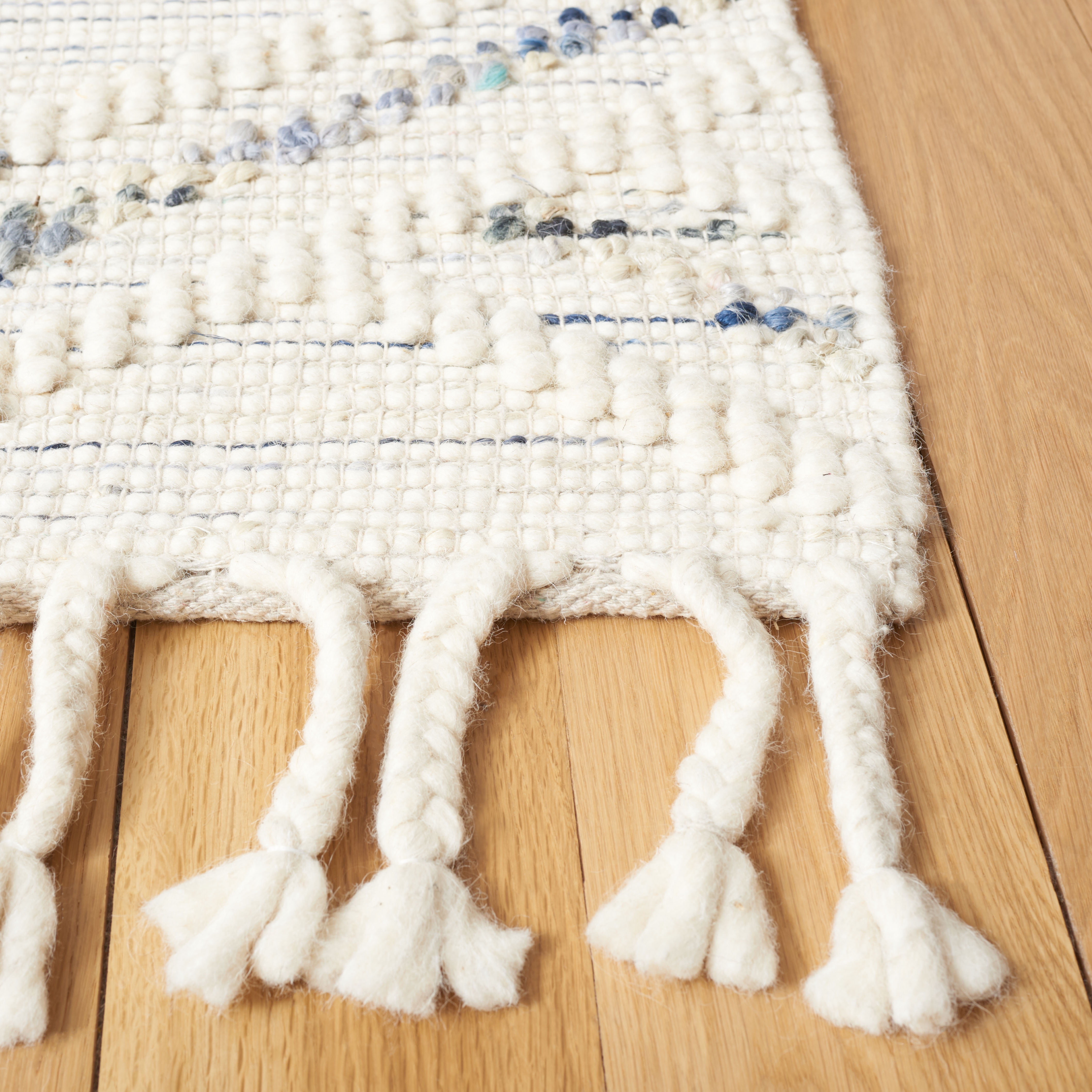 SAFAVIEH Natura Embla Southwestern Area Rug, Ivory/Blue, 6' x 6' Square