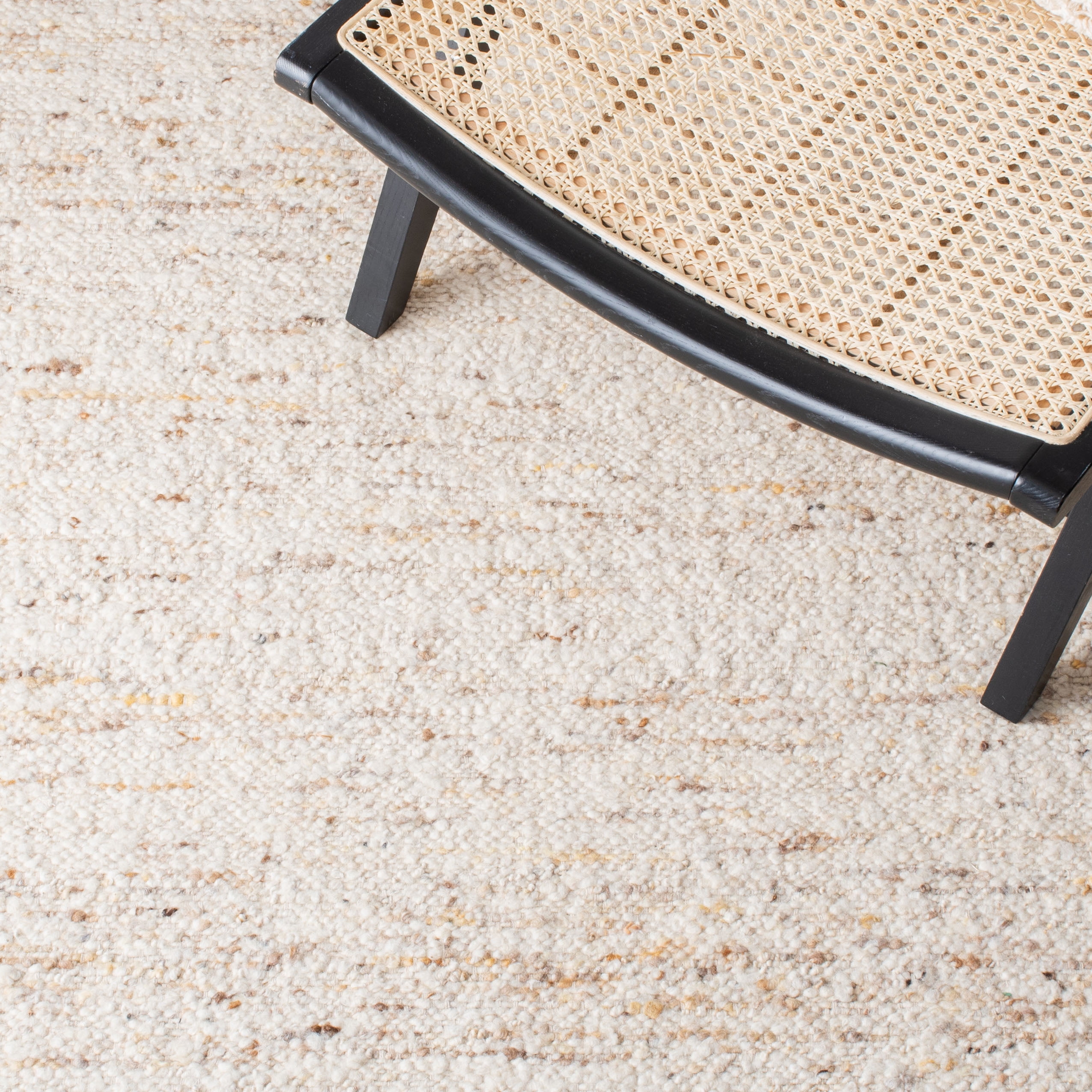 SAFAVIEH Natura Burton Distressed Area Rug, Ivory/Light Grey, 5' x 8'