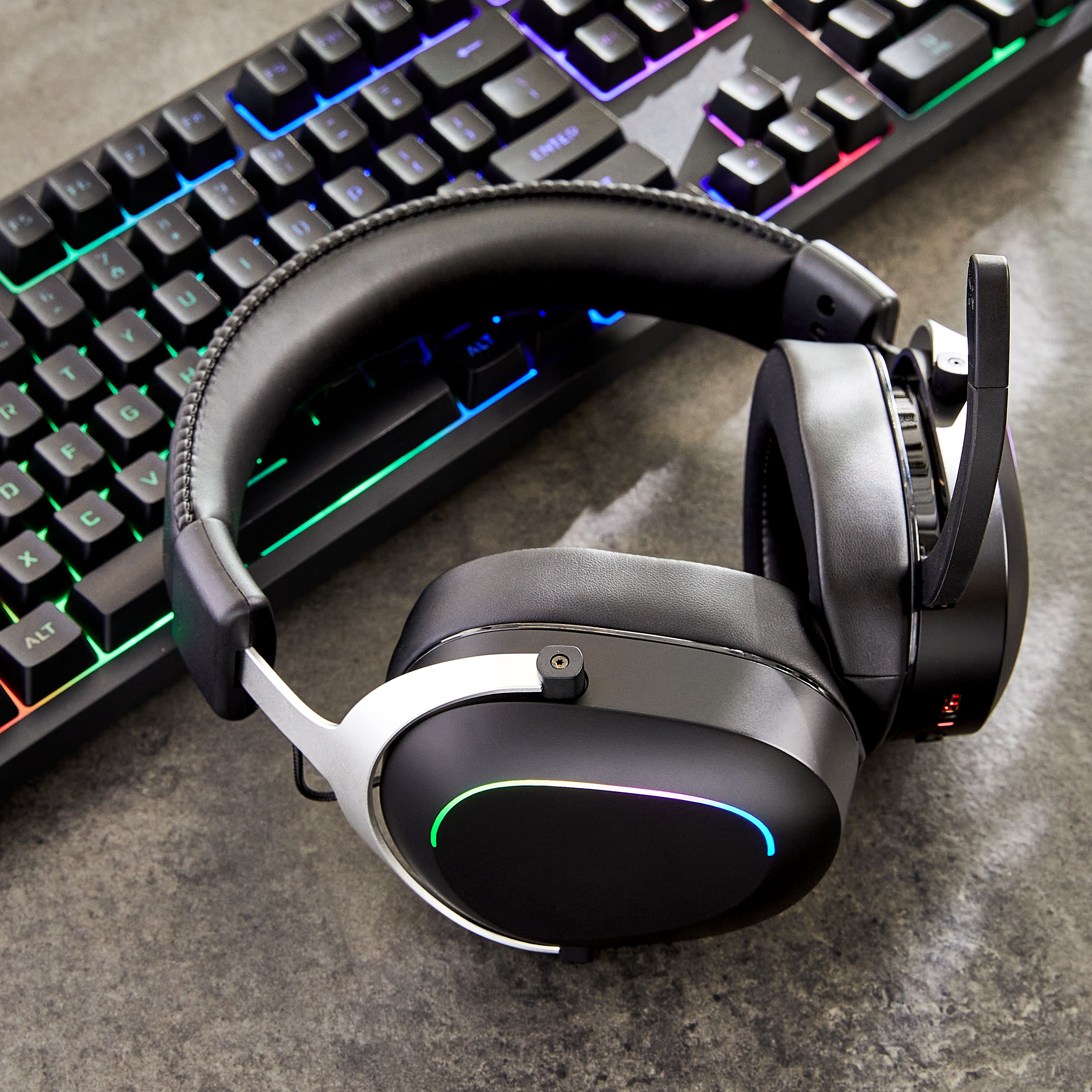 onn PC Wireless Gaming Headset with Dual Mode Connectivity photo 2