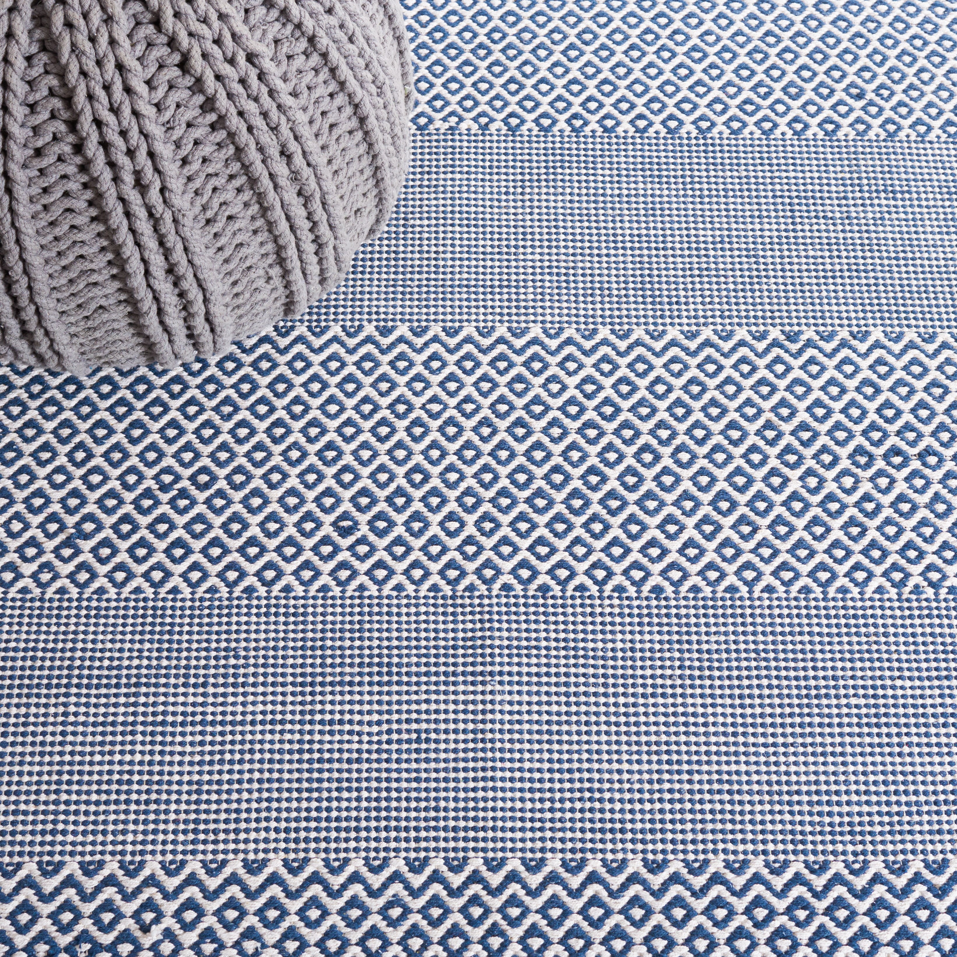 SAFAVIEH Montauk Karlene Geometric Cotton Runner Rug, Ivory/Navy, 2'3" x 20'