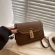 thumbnail image 4 of Bolso de mano con textura retro para mujer, nuevo bolso de hombro de otoño e invierno 2025, de gran valor, sencillo, para ir al trabajo, pequeño bolso cuadrado bajo la axila., 4 of 5