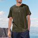 thumbnail image 1 of Blusas y camisas de manga corta y cuello redondo para hombre, estilo casual y moderno, de color liso, con botones, abertura en el dobladillo y manga corta., 1 of 7