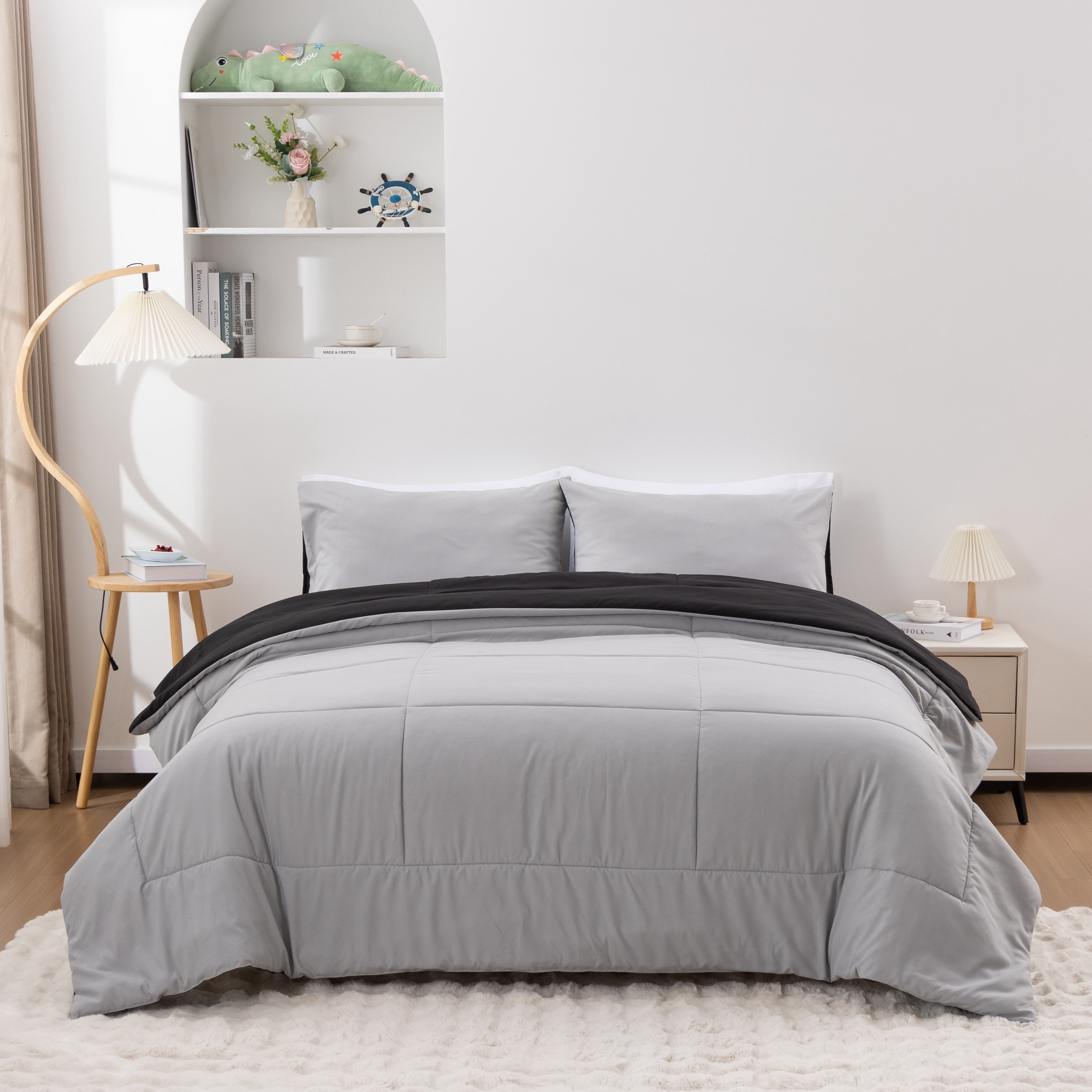 King Comforter Set All Season Reversible Bed Set with 2 Pillow Cases 3 Pieces Bedding Sets Down Alternative Black/Gray Comforters