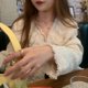 thumbnail image 5 of Camisa de gasa de manga larga para mujer, Tops elegantes de moda de primavera para mujer, Tops de encaje con cuello en V de manga larga, color crema albaricoque, 5 of 8