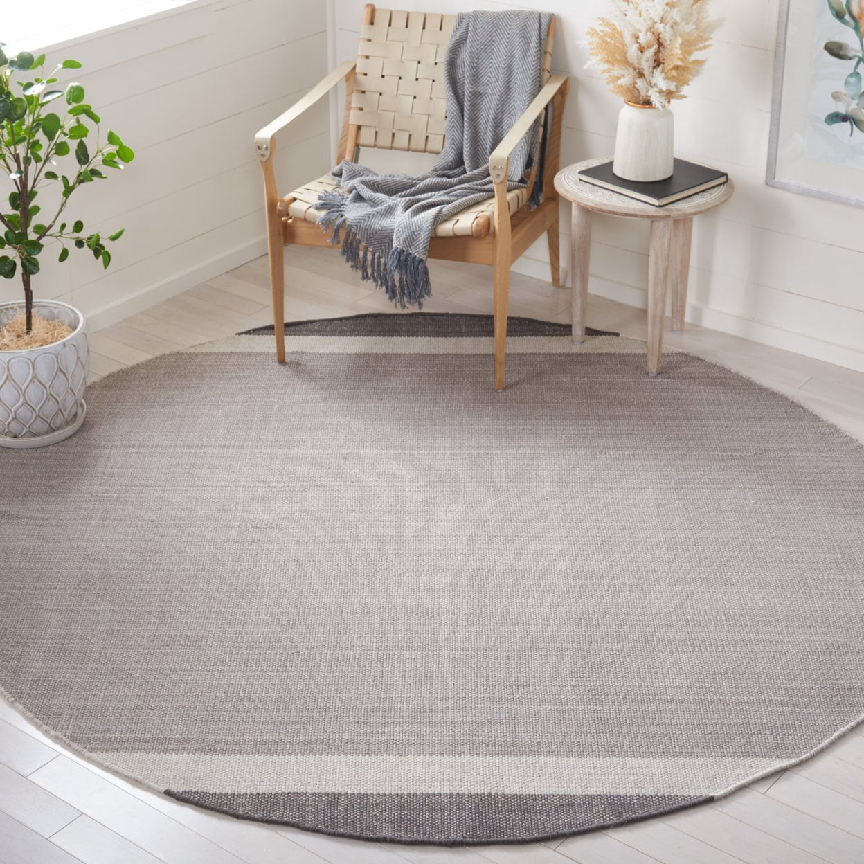 SAFAVIEH Montauk Sharlene Solid Cotton Area Rug, Ivory/Grey, 4' x 6'