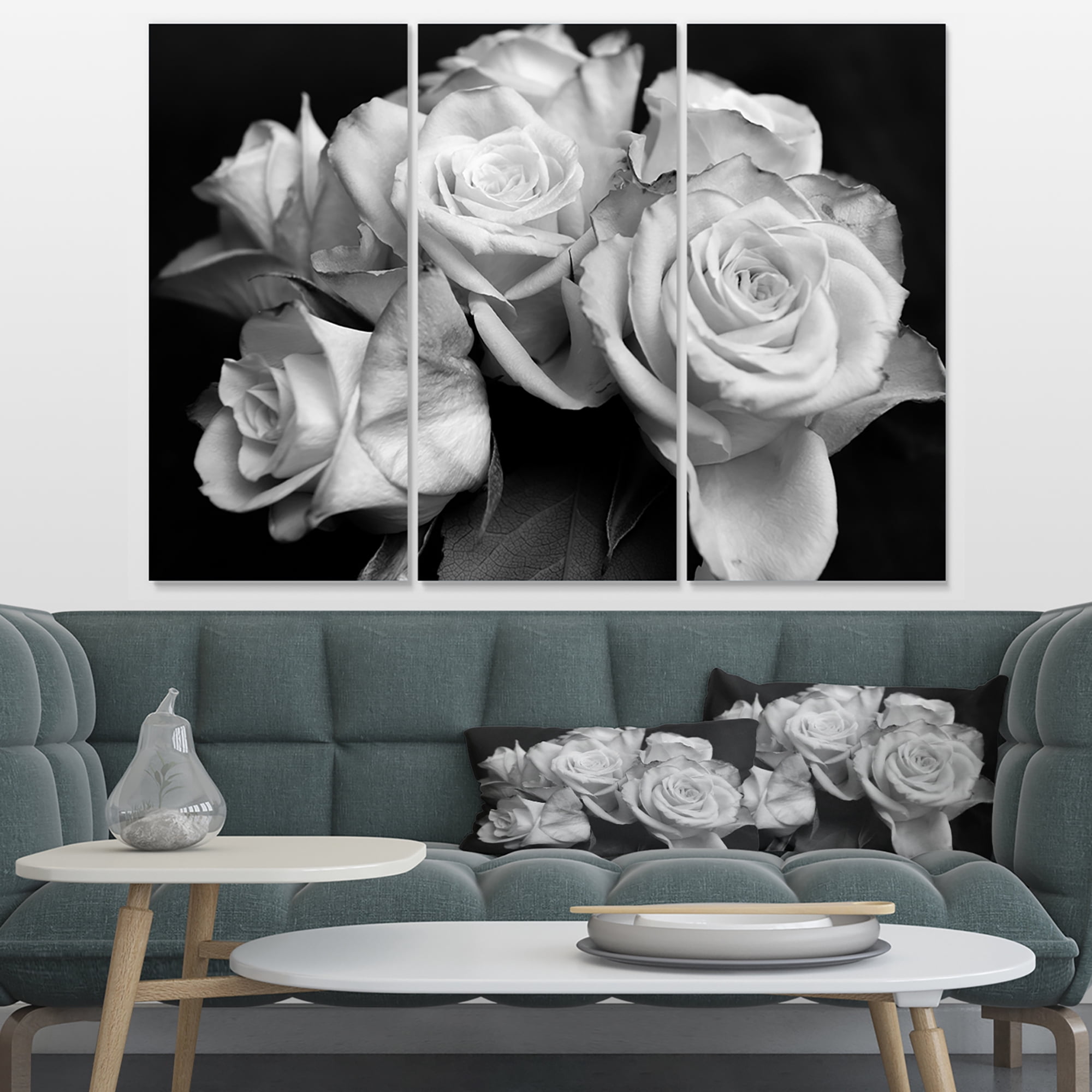 Designart 'Bunch of Roses Black and White ' Floral Art Canvas Print