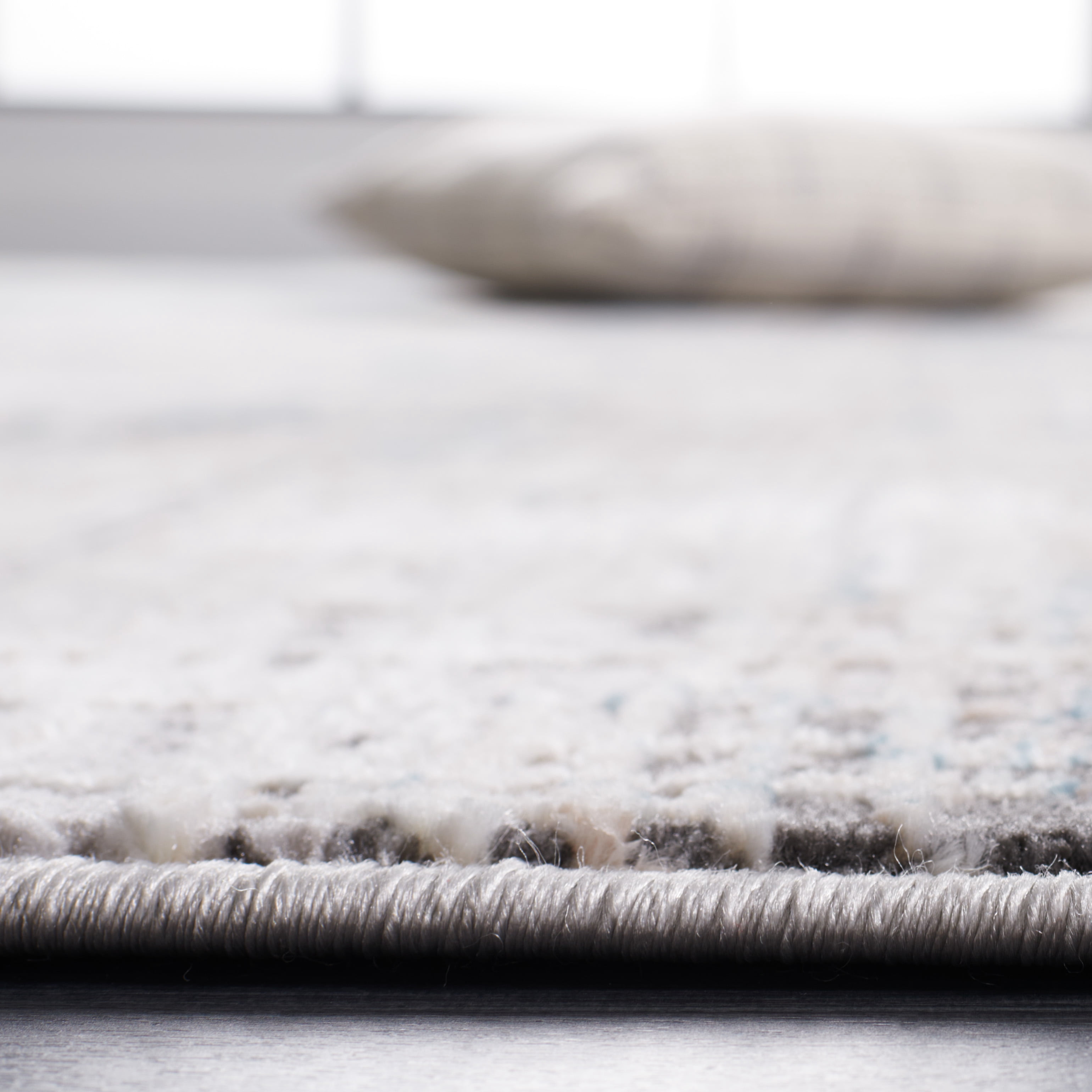 SAFAVIEH Vogue Martha Abstract Area Rug, Blue/Gray, 5'3" x 7'6"
