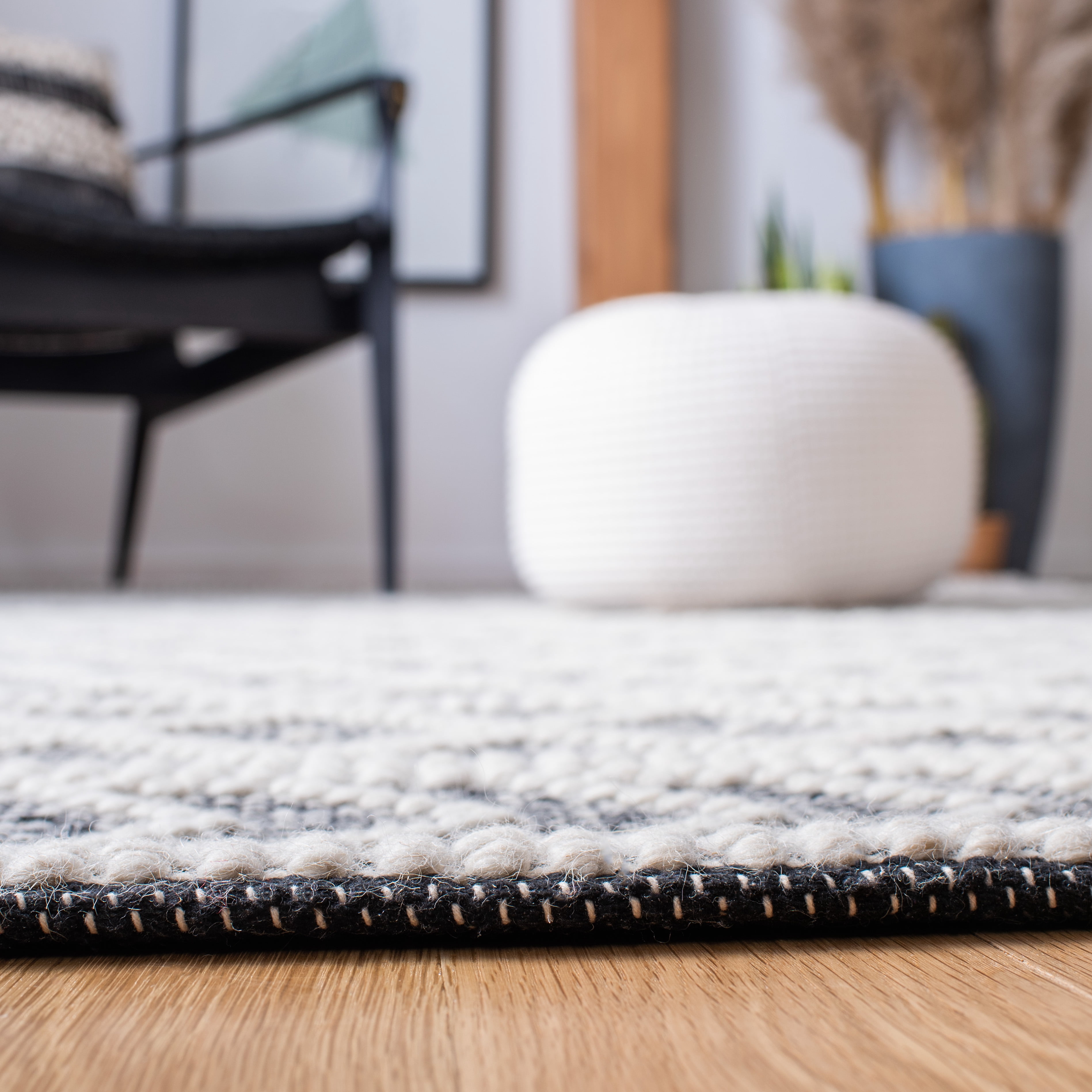 SAFAVIEH Natura Hollie Geometric Area Rug, Ivory/Black, 6' x 6' Round