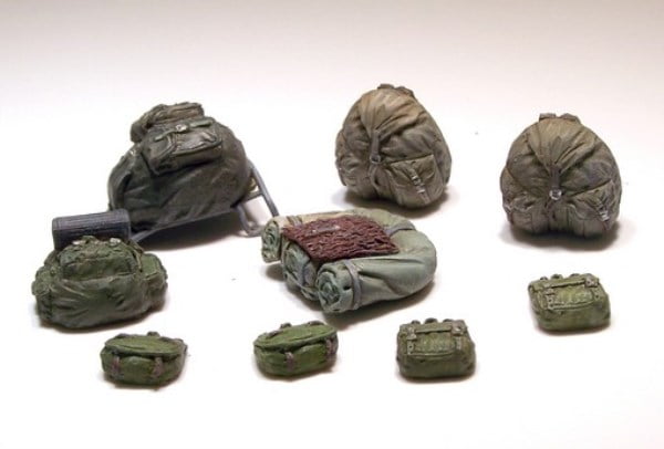 Resin Kit 125 1/35 Equipment Bag D 
