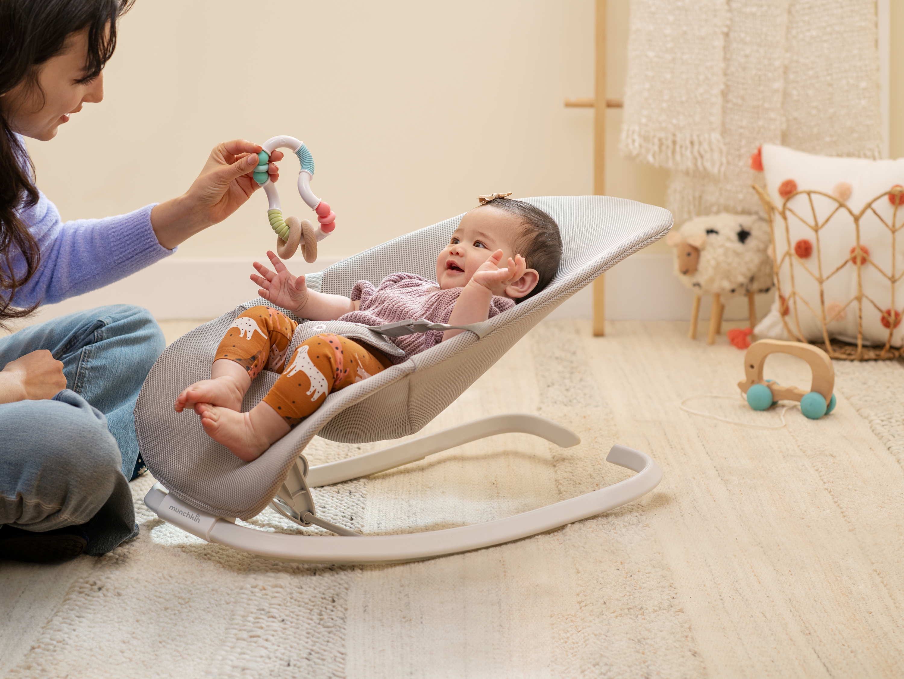 Munchkin Spring 2-in-1 Infant Bouncer & Rocker, Gray photo 4