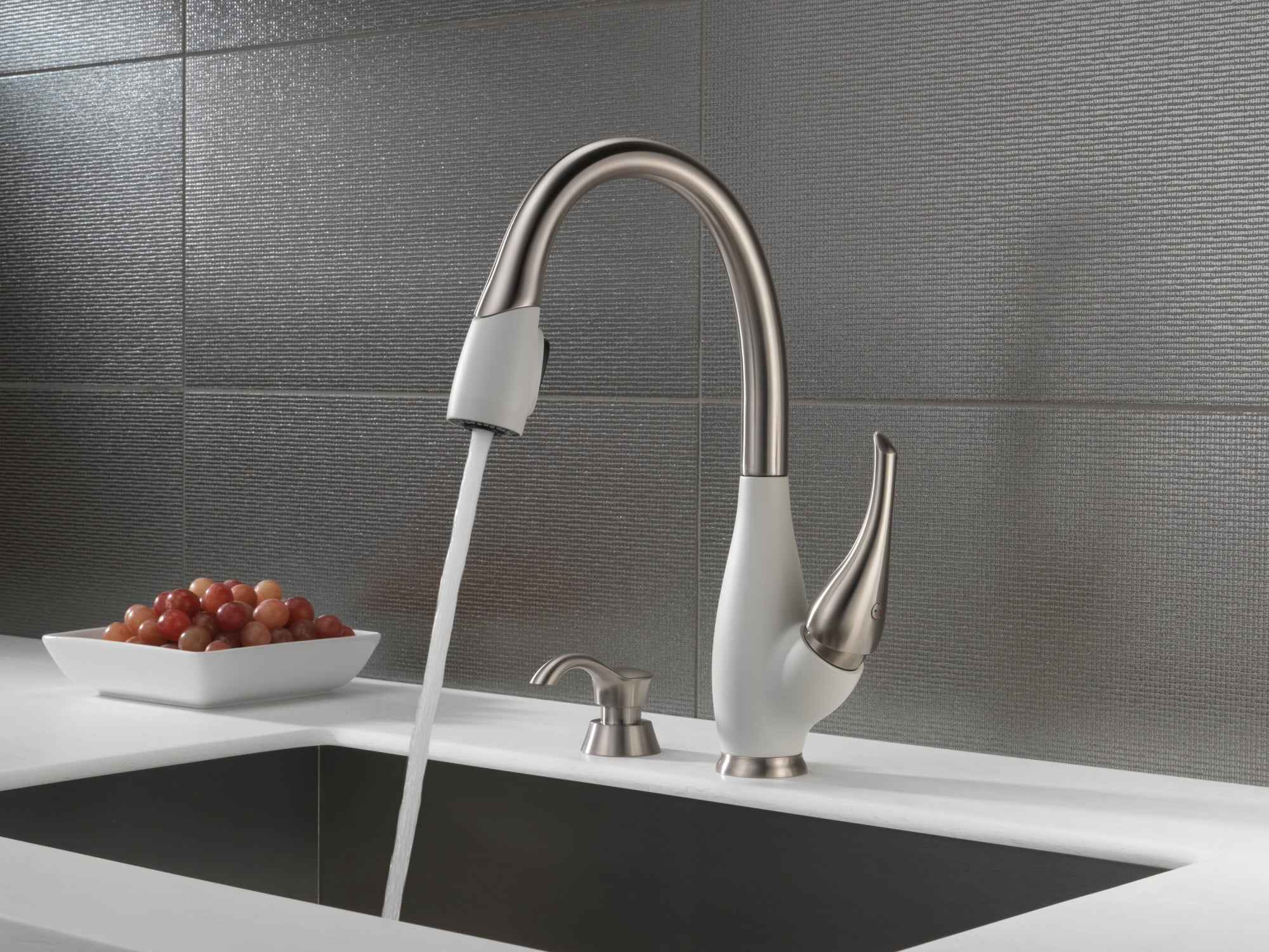 Delta RP50781BL DeLuca, Soap / Lotion Dispenser, Matte Black