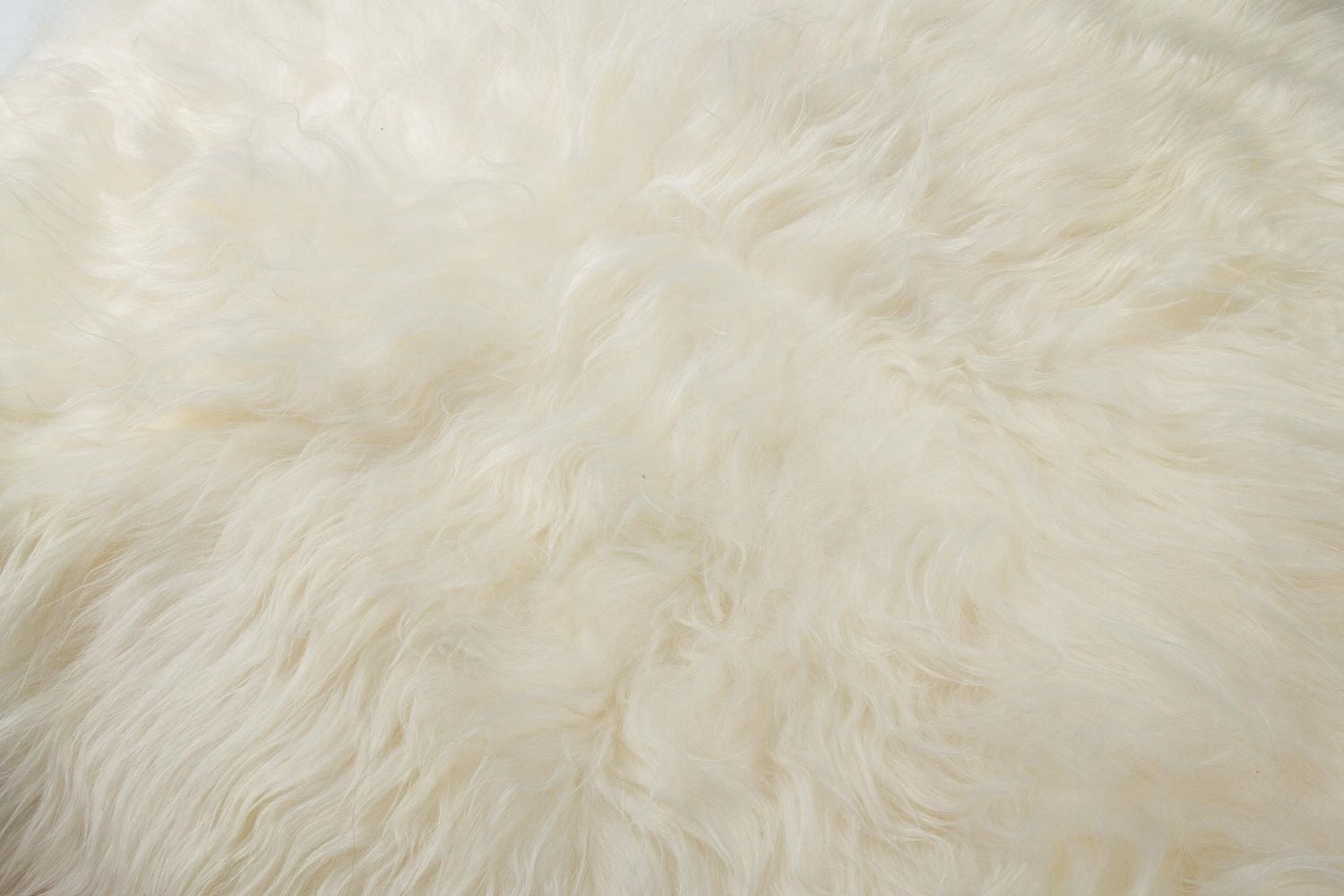 ICELANDIC SHEEPSKIN LONG-HAIRED RUG 4' X 6'