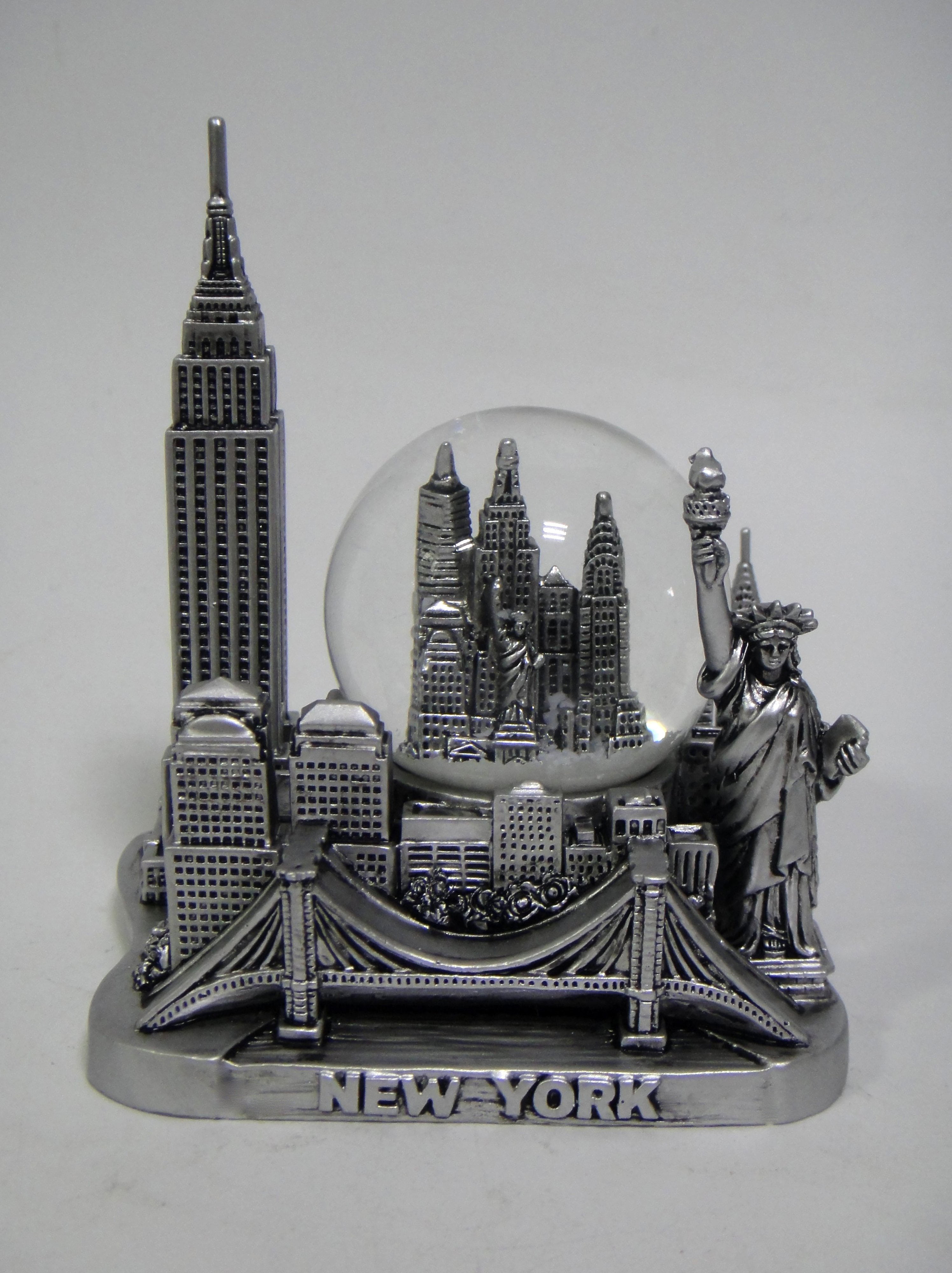One World Trade Statue Liberty NYC Skyline Snow Globe Souvenir Figurine 3"W New 
