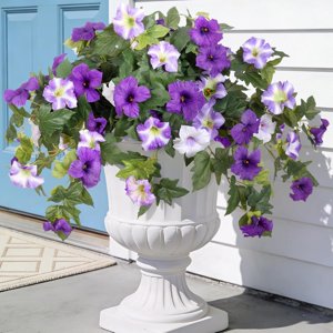Faux fleurs artificielles Plantes pour la décoration extérieure, 2PCS Faux Pétunias Fleur de soie UV Résistant Non Fade Floral pour la maison jardin extérieur Balcon Porque Réaliste Décor intérieur (blanc pur)