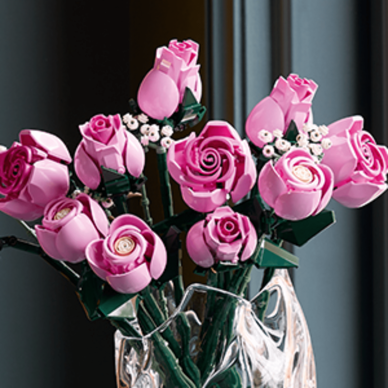 Bouquet of Pink Roses Building Kit 10374 Artificial Flowers Room Decor Blocks for Adults 18 Plus 789 Pieces