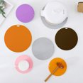 thumbnail image 4 of Paokuoon Ensemble de Table Rond Couleur Unie Imperméable Isolation Thermique Protection de Table Épaissie Non Réutilisable Flexible, 4 of 7