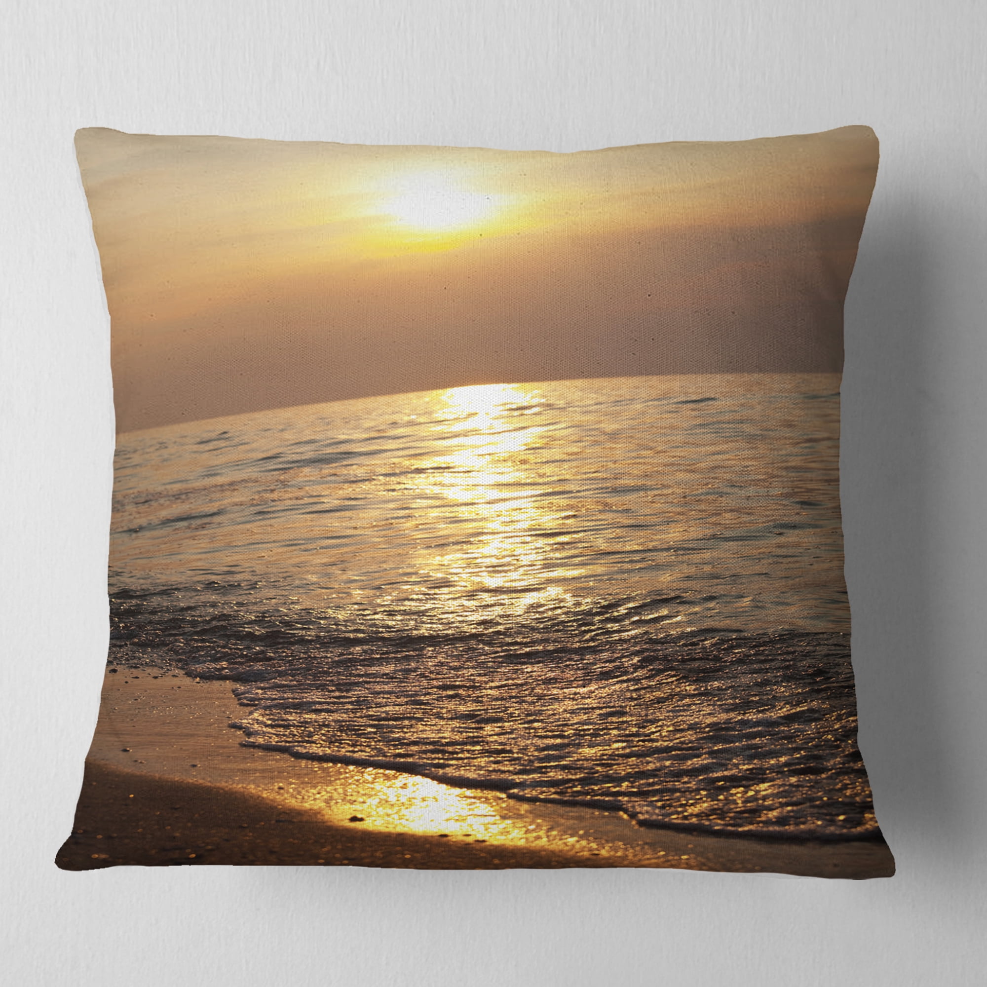 Designart Gloomy Beach and Waters at Sunset - Modern Beach Throw Pillow - 16x16