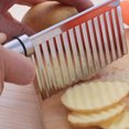 thumbnail image 4 of Coupeur Ondulé en Acier Inoxydable, Coupe Froissée, Outil de Friture, Trancheur de Pommes de Terre, 4 of 8