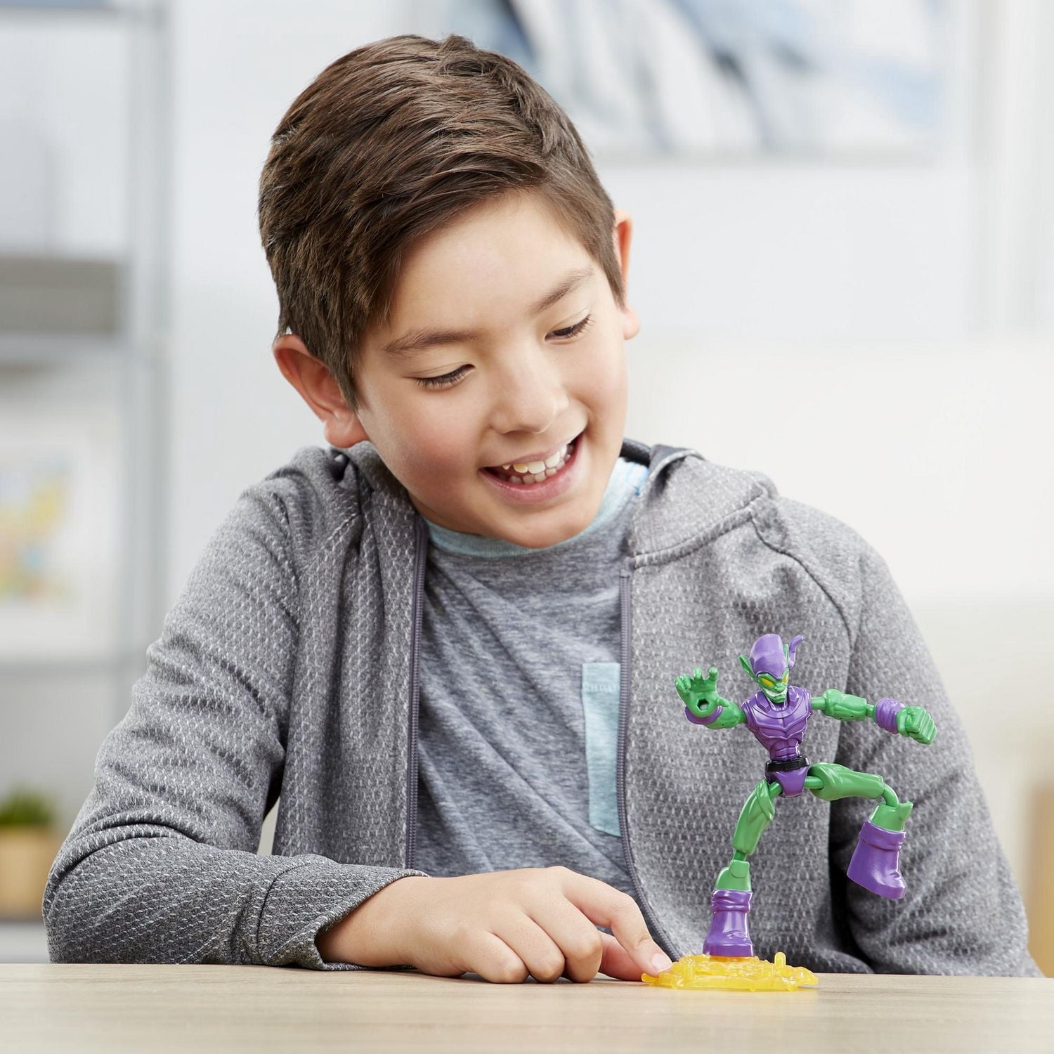 Marvel Spider-Man Bend and Flex, figurine articulée Green Goblin de 15 cm flexibles, incluant accessoire, pour enfants, à partir de 6 ans