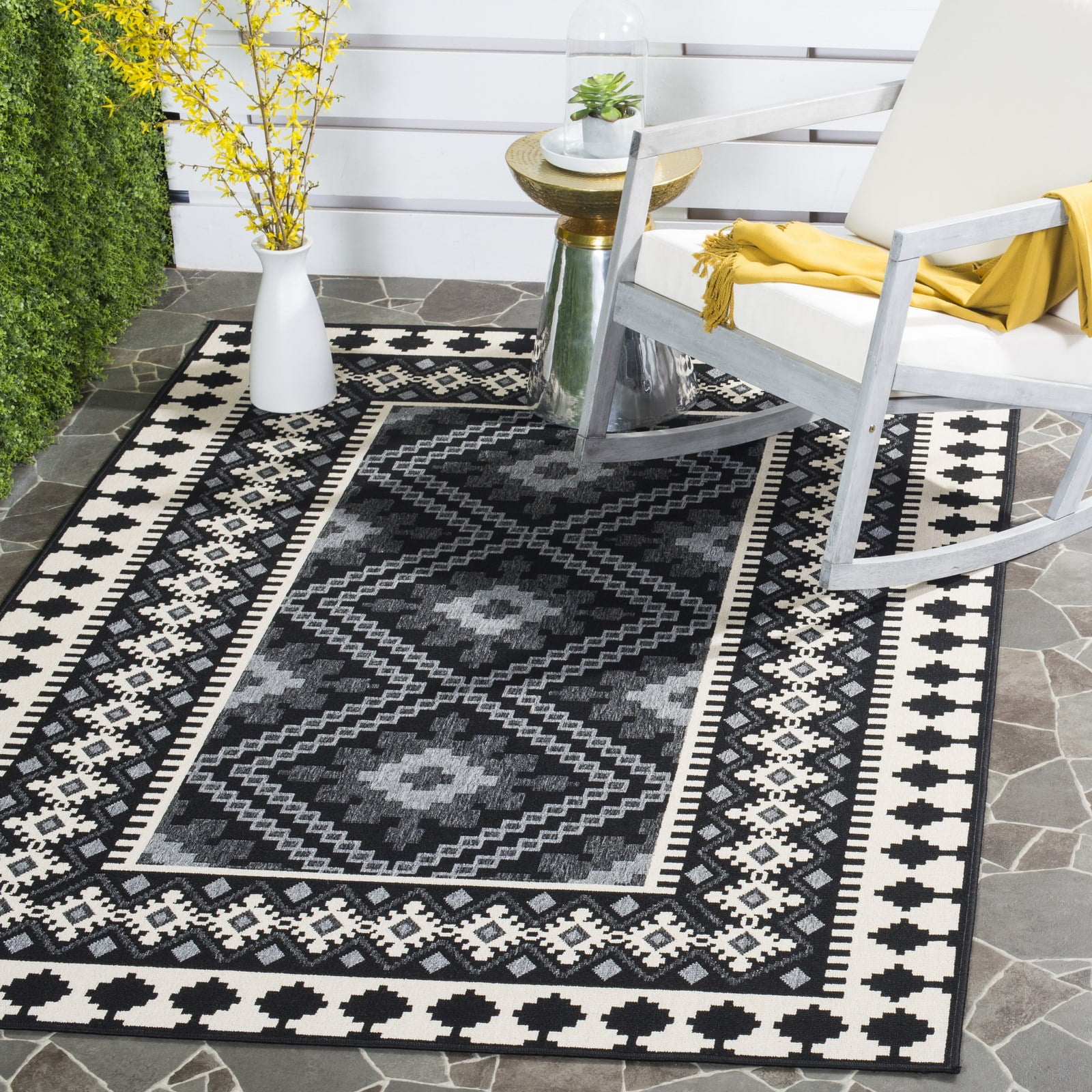 SAFAVIEH Veranda Magna Southwestern Indoor/Outdoor Area Rug, 5'3" x 5'3" Square, Black/Cream