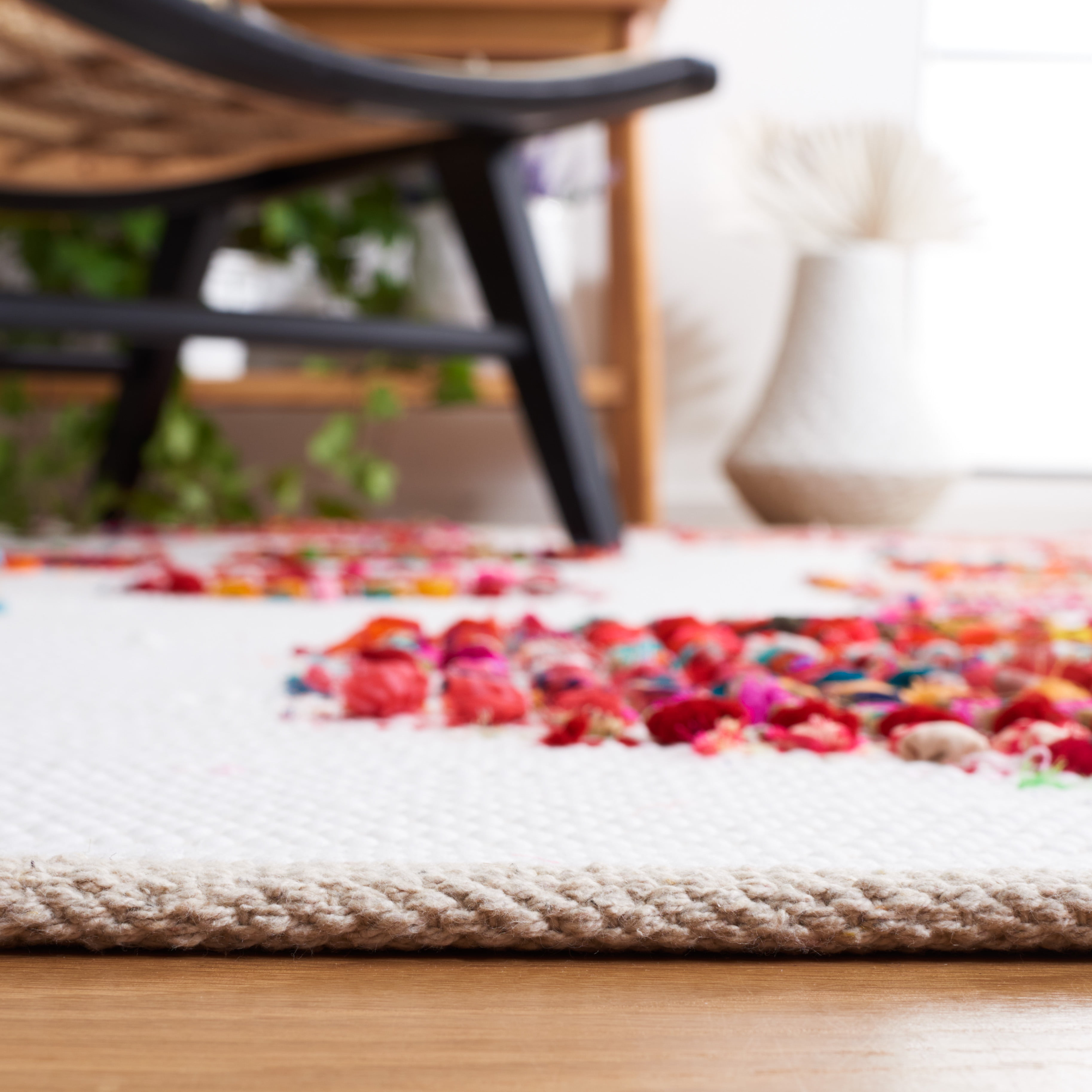 SAFAVIEH Montauk Gino Abstract Area Rug, Ivory/Red, 6' x 6' Round