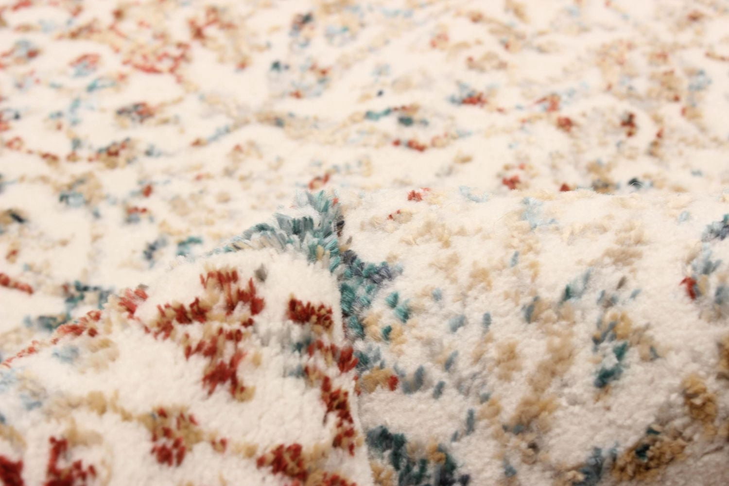 ECARPET Lauren Traditional Area Rug for living room, bedroom, dining room, entrance, hallway and more.