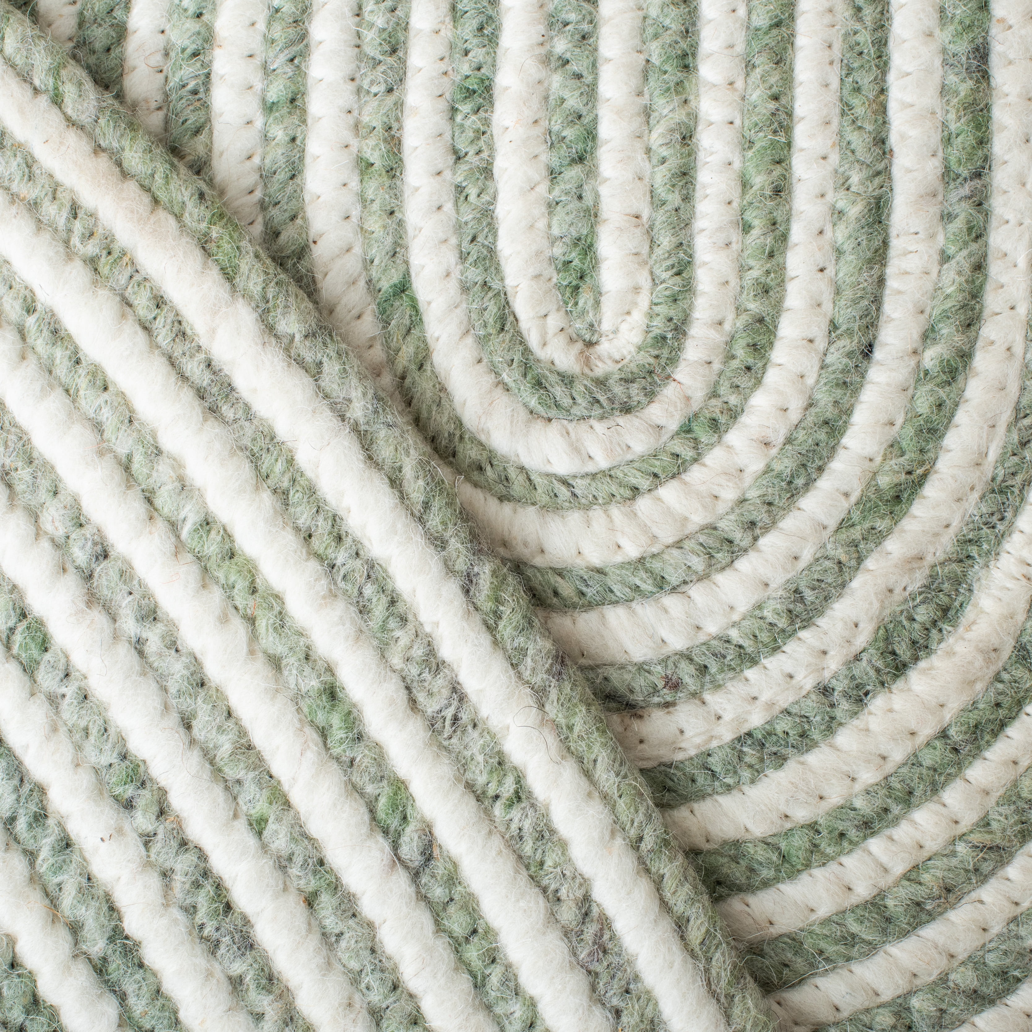 SAFAVIEH Braided Beuregard Solid Reversible Area Rug, Green/Ivory, 3' x 3' Round