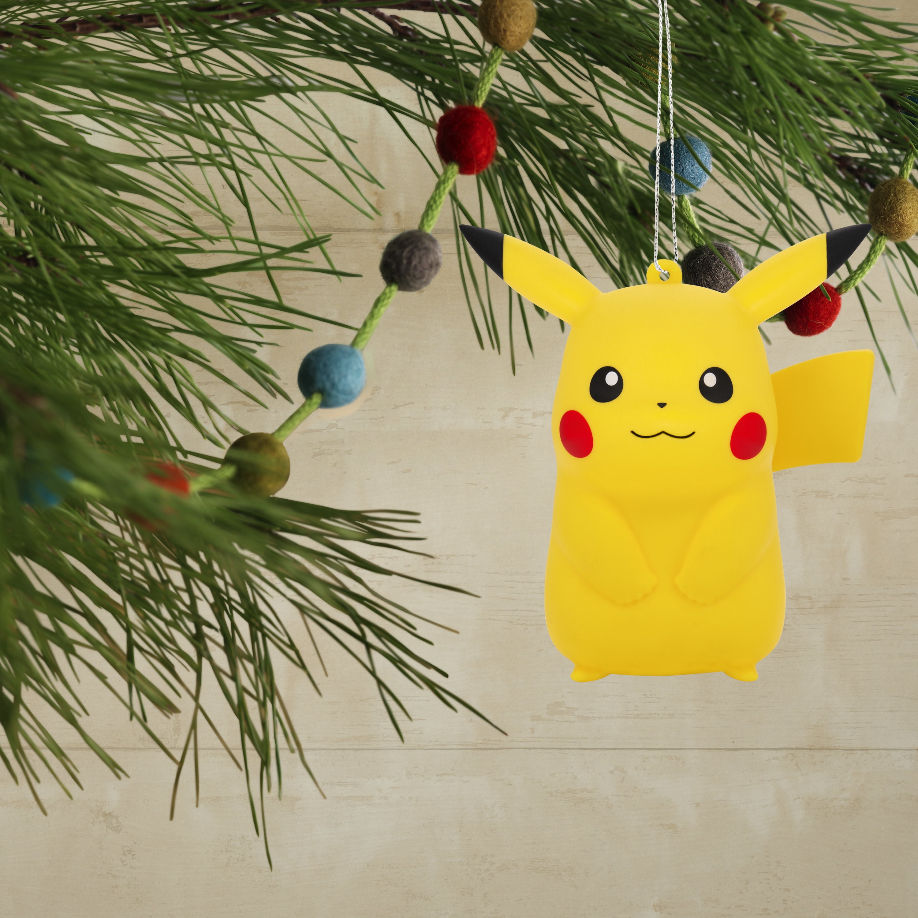 Hallmark Christmas Ornament (Pokémon Pikachu, Shatterproof), 1 Count