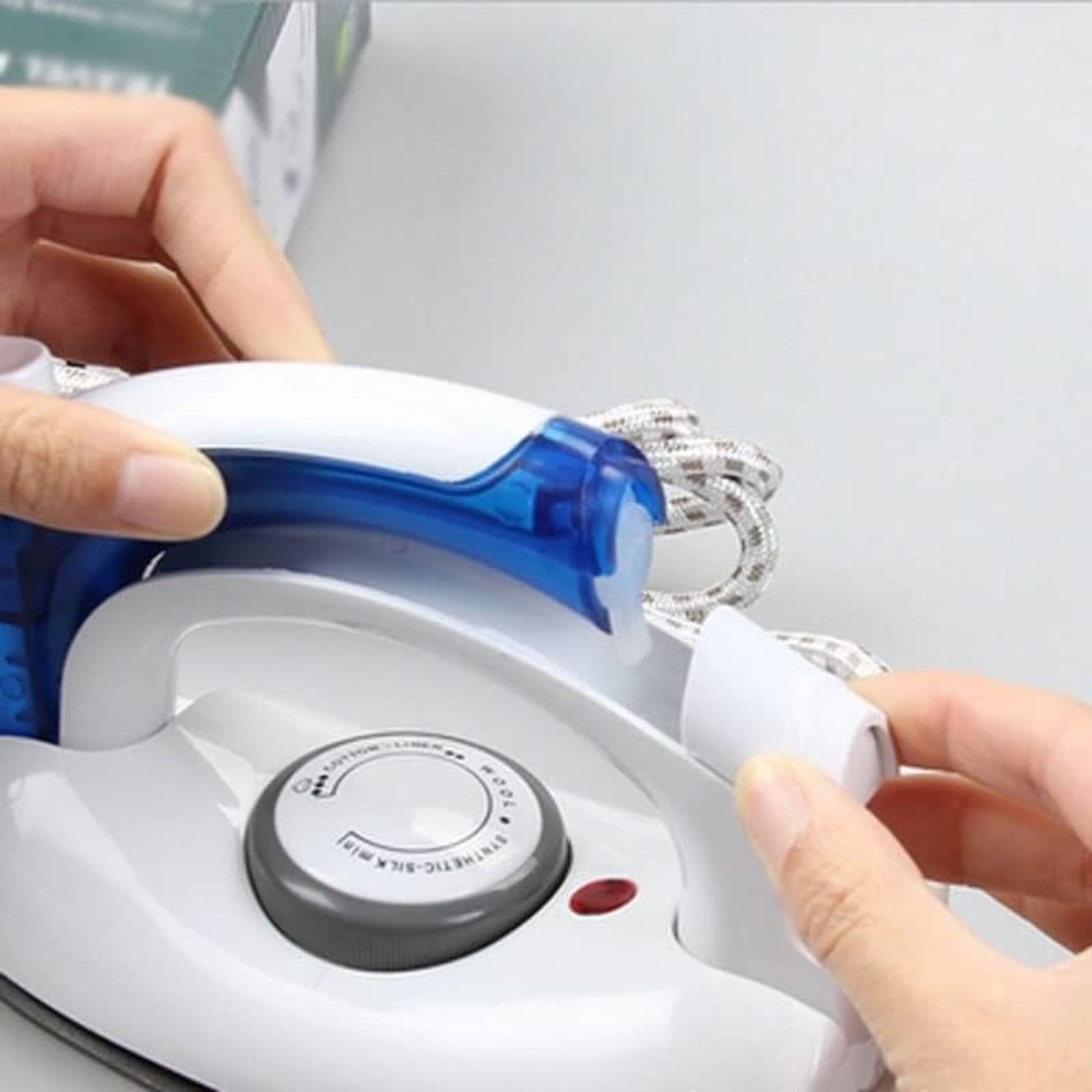 Foldable Handheld Electric Steam Iron Steamer Travel Iron Temperature