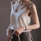 thumbnail image 4 of Camisola de satén con cuello en V para mujer, blusa suelta sin mangas con tirantes finos Zhivalor BST2001306-6, 4 of 5