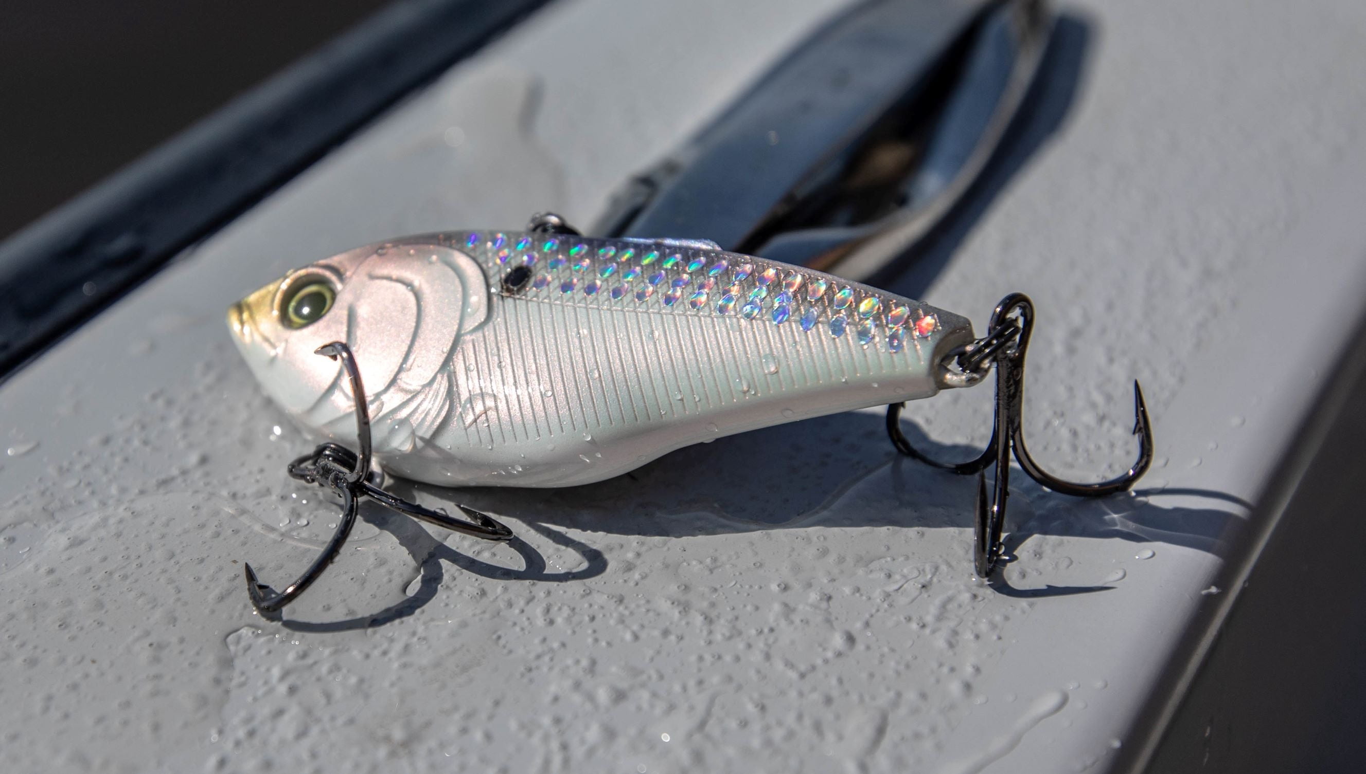 (3 pack) 6th Sense – Quake Series Lipless Crankbait Bass Fishing Lure, Dual Flat-Back Design
